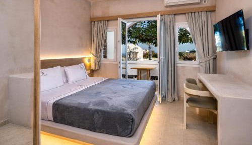 Superior Suite with Pool View