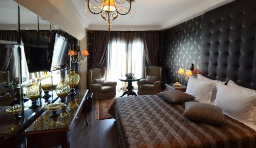 Junior Suite with Pool View