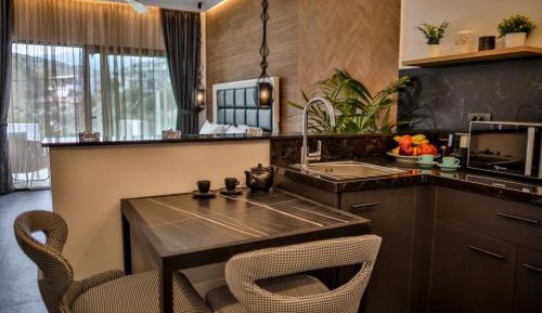  Junior Suite with Mountain View & Open Plan Bathtub