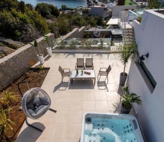 Premium Two-Bedroom Suite with Sea View & Outdoor Jetted Tub