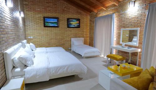Deluxe Suite with Balcony