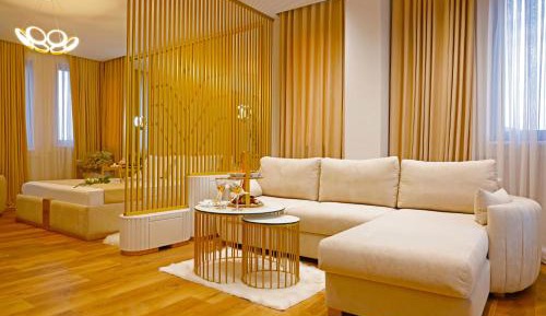 Deluxe King Suite