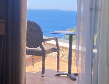 Deluxe Double Room with Balcony and Sea View