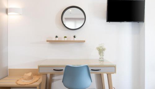 Studio with Garden View