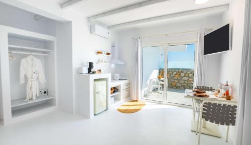 Deluxe Double Room with Balcony and Sea View