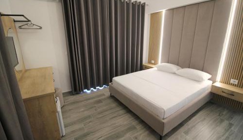 Deluxe Double Room with Shower