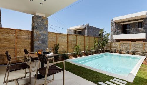 One Bedroom Suite with Private Pool and Garden