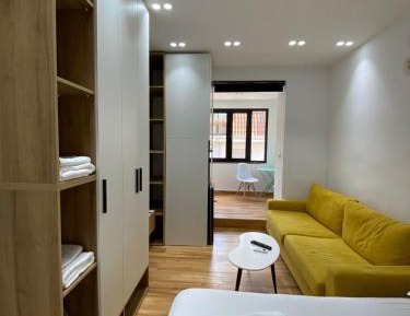 King Studio with Sofa Bed