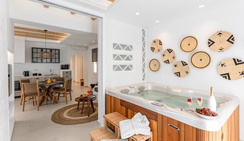 Romantic Suite with Hot Tub