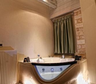 Signature Suite with Fireplace and Jacuzzi