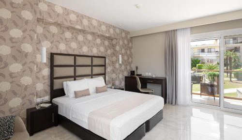 Deluxe Double Room with Side Sea View