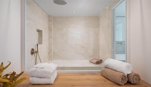 Suite with Sea View, Private Jacuzzi & Steam Room - B3