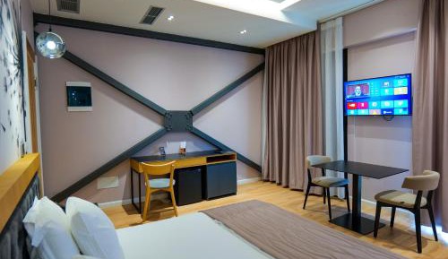 Deluxe Queen Room