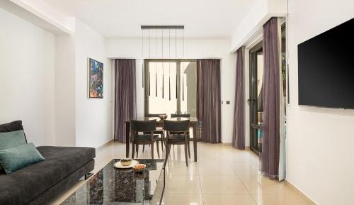 Two-Bedroom Suite with Private Pool and Spa Bath