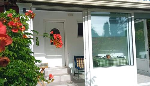 Apartment with Garden View
