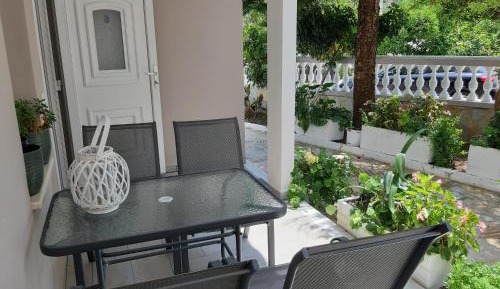 Family Room with Garden View