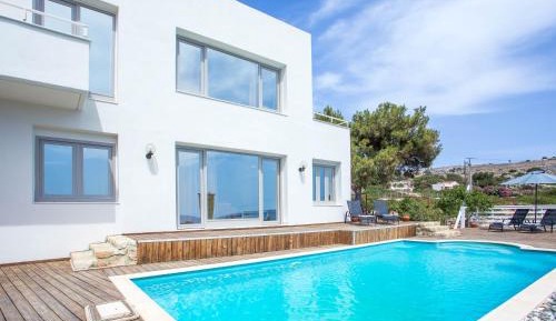 Three-Bedroom Villa with Private Pool (6 Adults + 2 Children)