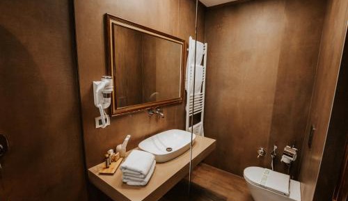 Deluxe Queen Suite