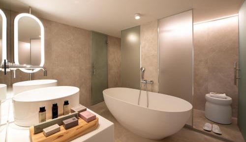  Suite Sea Front Sharing Pool