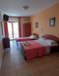 Studio (3 Adults)