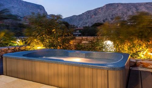 Deluxe Apartment with Hot Tub