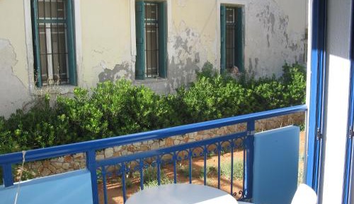  Small Studio with Garden View