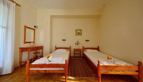 Studio (2 Adults)