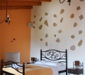 Traditional Studio Terrace