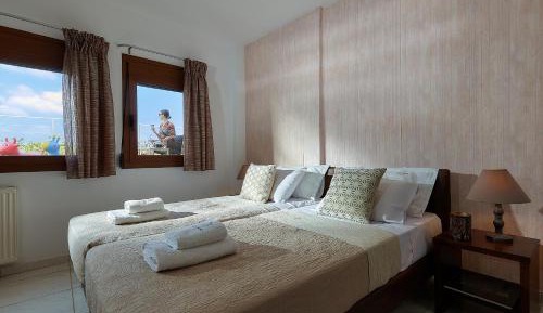 Pitho - Three-Bedroom Villa with Private Pool