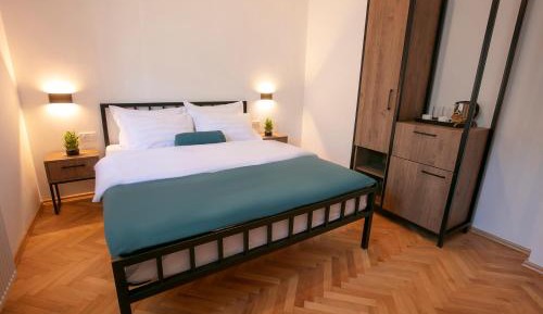 Standard Queen Room