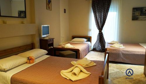 Family Studio (4 Adults)