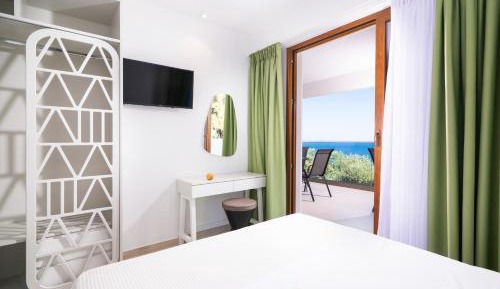 Deluxe Two-Bedroom Apartment