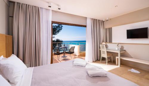 Deluxe Junior Suite Beach Front
