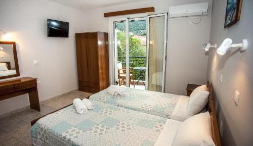 Double or Twin Room with Mountain View