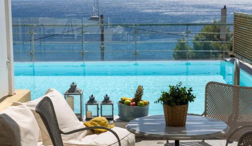 Junior Suite with Shared Pool 
