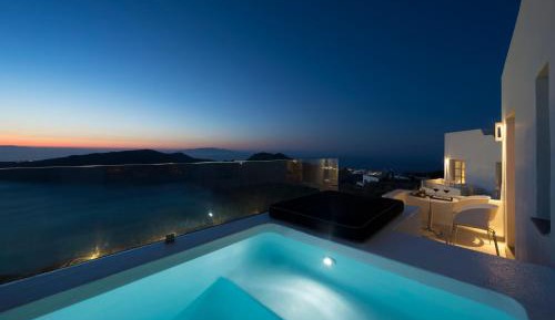 Avaton Suite with Outdoor heated Whirlpool, with Caldera and Sunset View