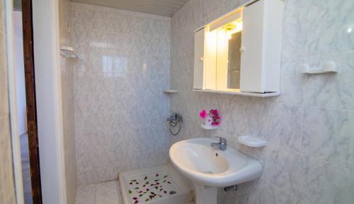 Studio (2 Adults)