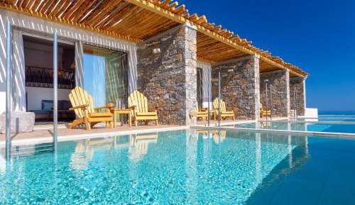 Deluxe Suite with Side Sea View & Private Pool- Split Level