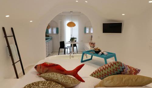 Lithos Cave Suite with hot tub