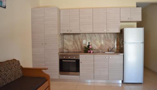 One-Bedroom Apartment (4-5 Adults)