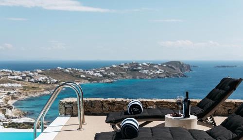 Three-Bedroom Villa with Private Pool and Sea View