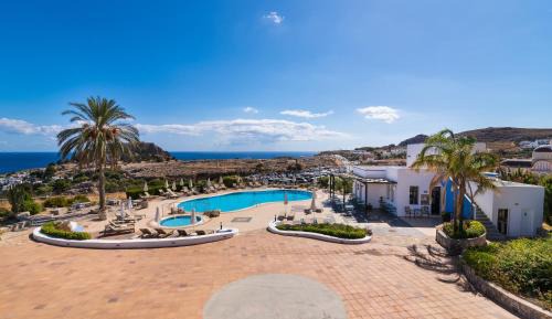 Standard Triple Room with Sea View