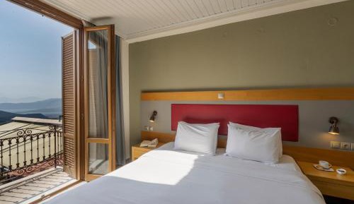 Deluxe Room with Sea View (1-4 Adults)