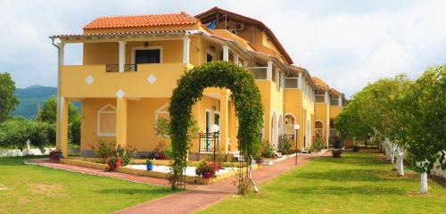 Triple Room with Garden View