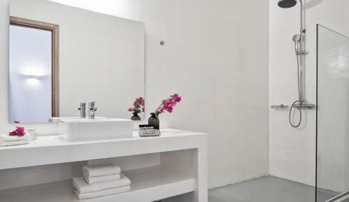 One Bedroom Suite with Garden View