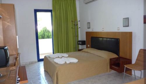 Studio (2-3 Adults)
