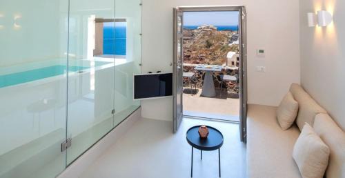 Cave Junior Suite Jetted tub Sea View