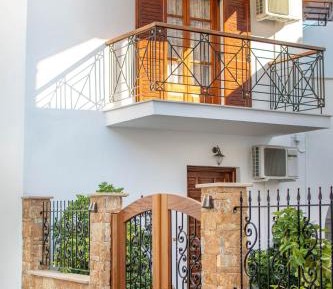 Studio (2 Adults)