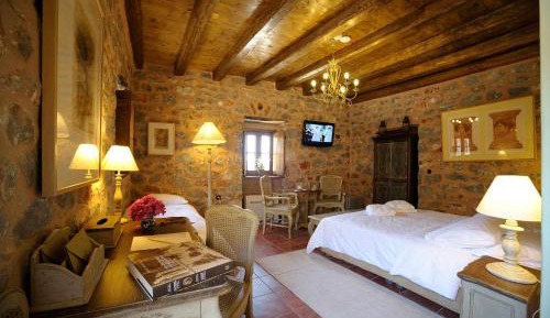 Deluxe Double Room Garden Level 
