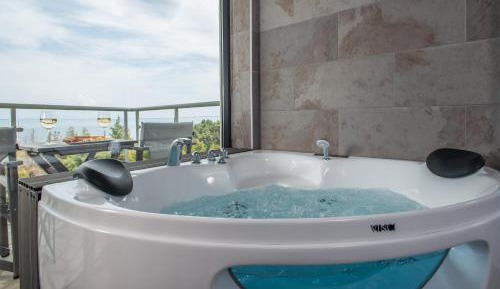 Suite with Panoramic Sea View